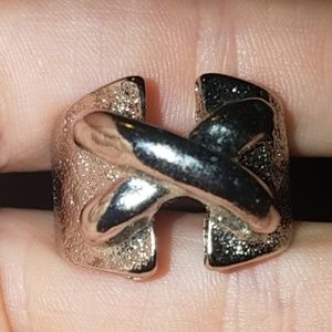 Crossed Ring